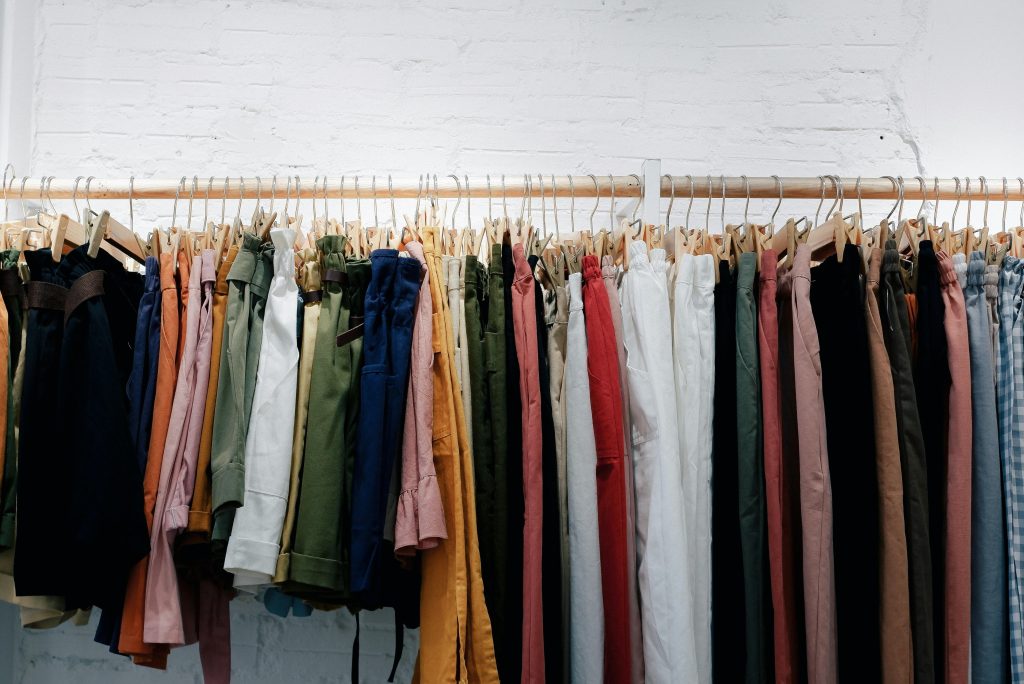 Luxe collectie prachtige kleding van Zimmermann met vrouwelijke ontwerpen, jurken en elegante tops